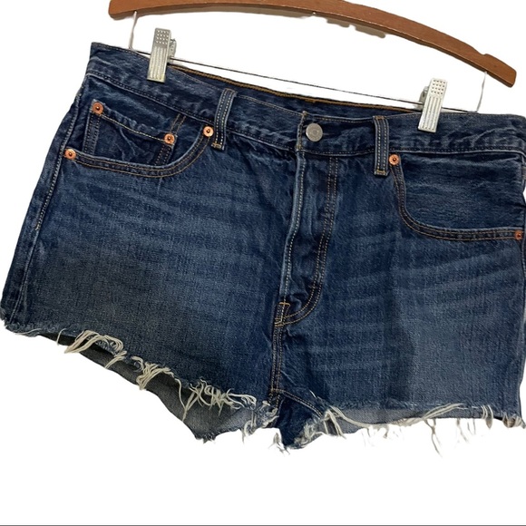Levi’s 501 button fly jean shorts size 32. Dark wash. Raw hem. - Picture 9 of 11